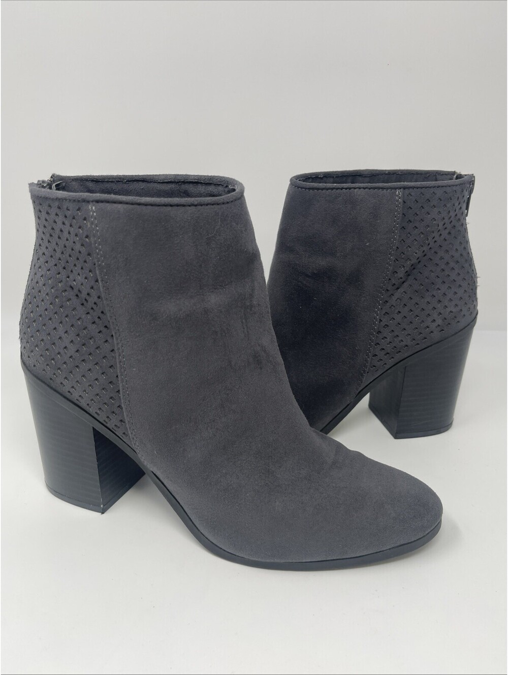 American Eagle Boots Women’s Size 8.5 Gray Ankle Booties Block Heel Back Zip